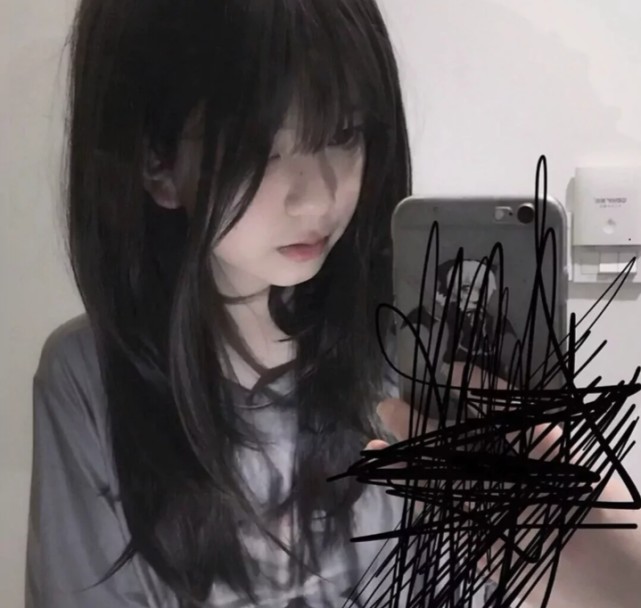 风格女头情绪化文案没有比爱更扭曲的诅咒了