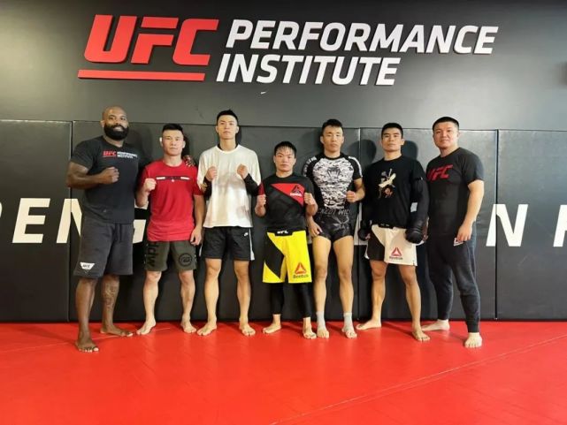 挑战者谢彬在八角笼中我要当猎手不做猎物