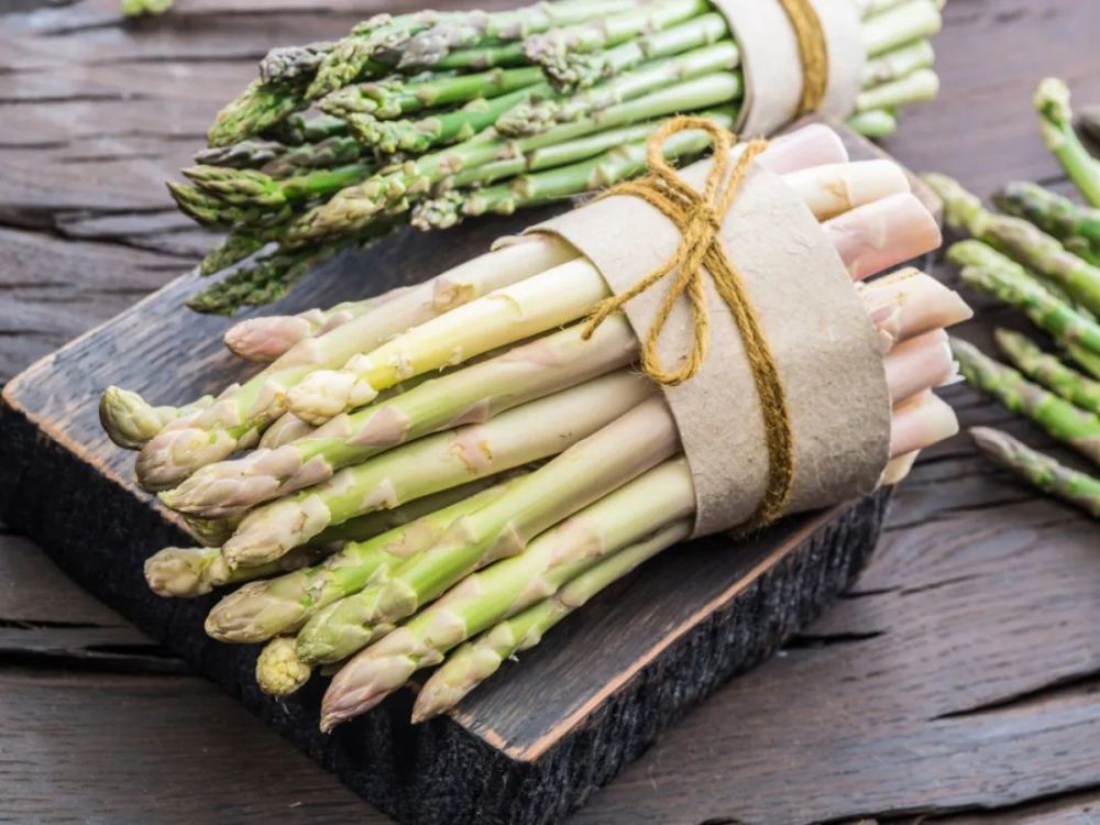 这是因为芦笋的嘌呤含量高,每100克芦笋中,就含有150毫克的嘌呤,可谓
