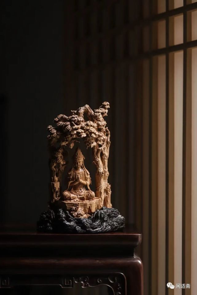 殊胜意境之美老山檀香合掌观音木雕摆件