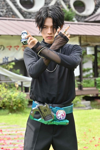 假面骑士礼拜四官推剧照黑纱大二变身首秀正义的三打一出现了