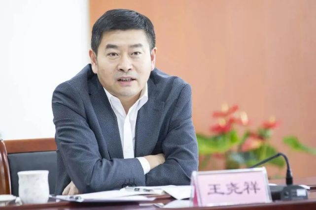 在大陈江(浦江段),王尧祥一行沿着生态廊道溯源而上开展巡河,重点察看