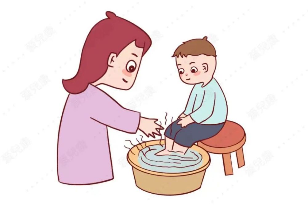 宝宝热水泡脚坏处竟这么大孩子的洗脚误区希望你一个也没踩