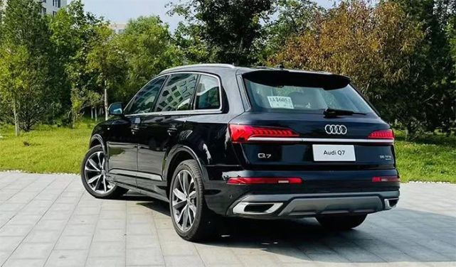 卡宴同平臺的奧迪q730t裸車不到70萬值嗎