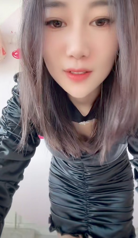 网红五哥把虾的老夫少妻
