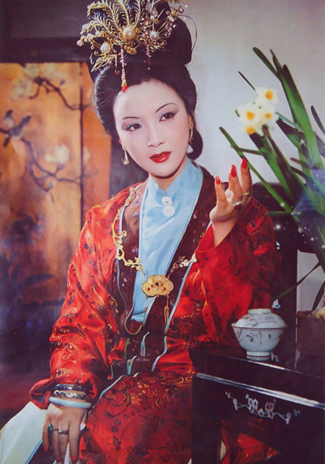 《红楼梦》里秦可卿为什么不反抗贾珍?