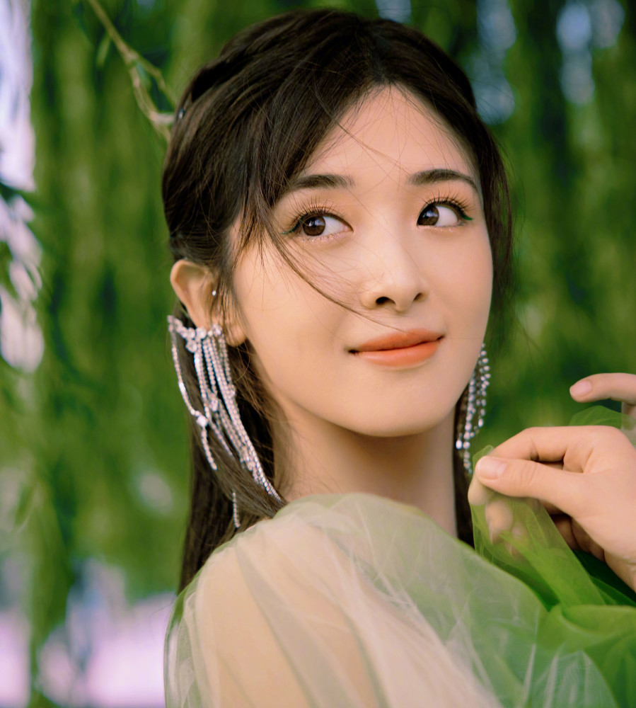 四川盛产美女来自四川的10位女明星个个肤白貌美气质出众