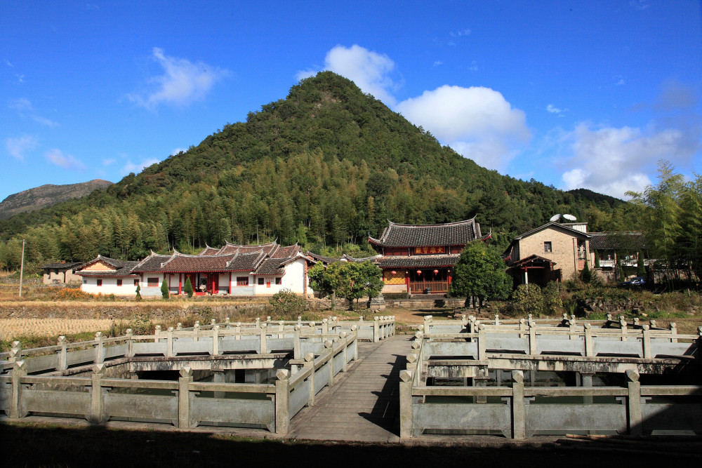 莆田少林寺前身为林泉寺,始建于南朝陈永定元年(557年,该寺于清初被