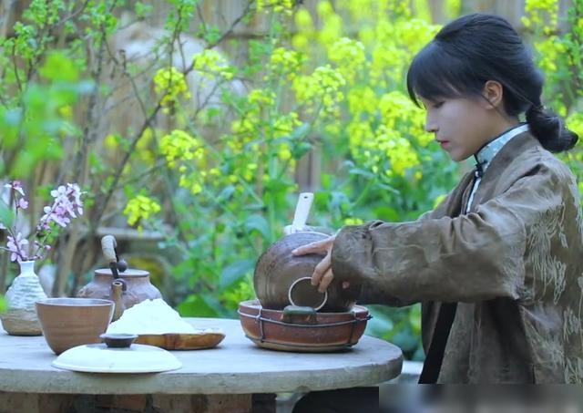 个文化品位的境界中,让你去追根溯源,很想知道一些生活场景背后的故事