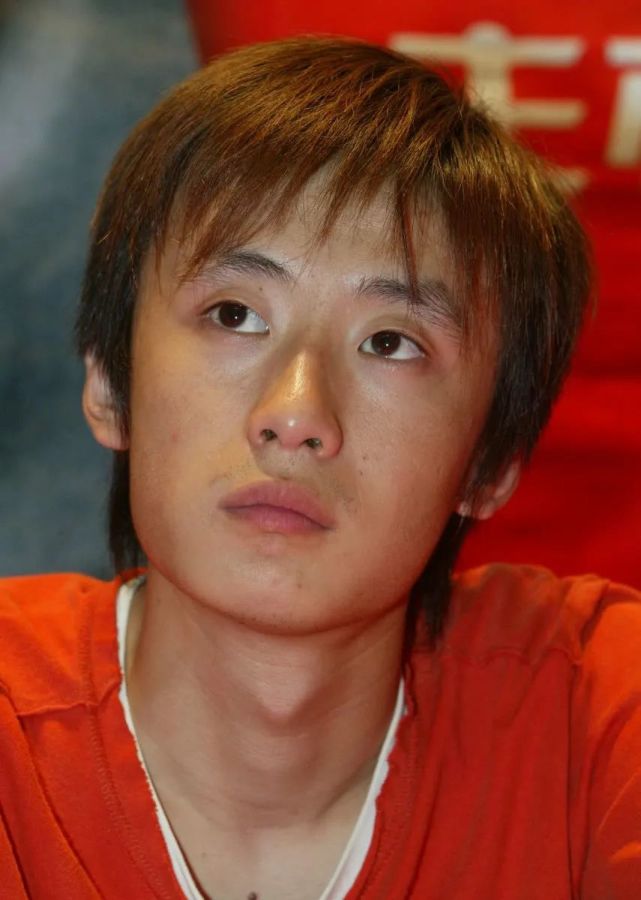 影帝,不想红|专访《魔幻手机》男主李滨