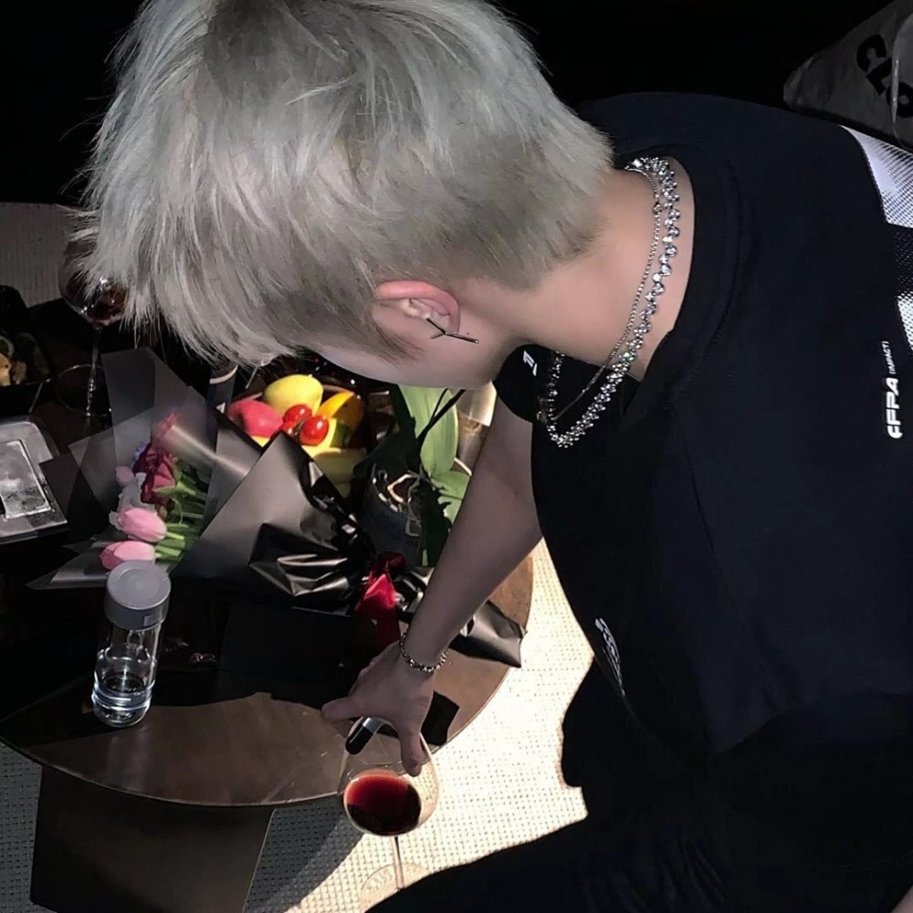 招桃花的男生头像