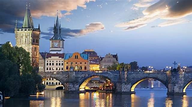 世界风光欣赏捷克共和国布拉格伏尔塔瓦河俯瞰风光