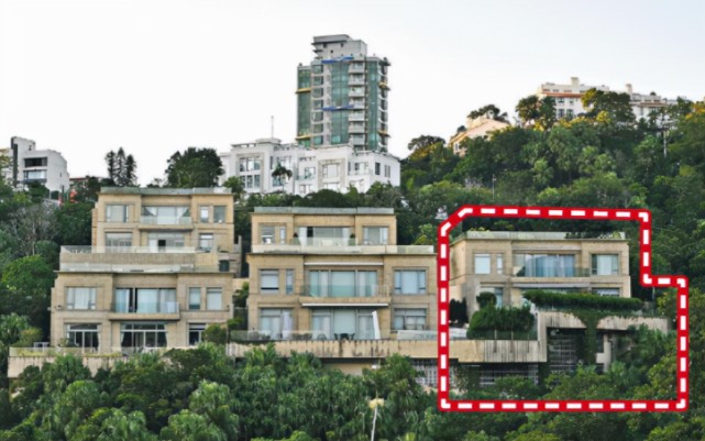 甘比放售的豪宅位於香港島山頂歌賦山裡道獨立屋,一棟三層洋房別墅,3b