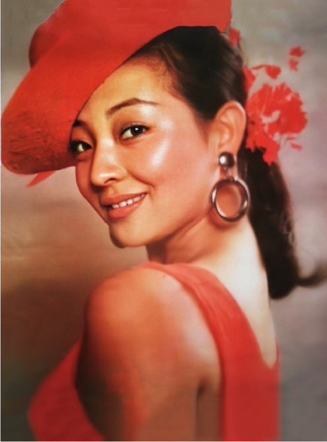 戏骨马羚怒晒15万天价电费,发数十条动态维权,52岁单身和母亲住_腾讯