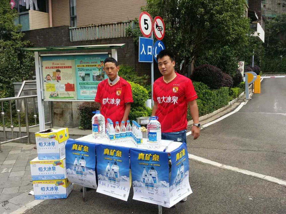 其三,恒大冰泉团队零散,多是当年跟着许家印开发房地产的旧部,没有