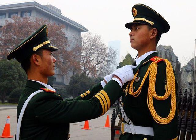 哨兵站岗时想上厕所怎么办以亲身经历告诉你