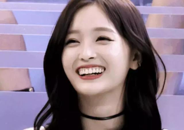 有种"翻车"叫明星笑起来,吴宣仪漏牙龈,刘亦菲牙龈,小凯呢?