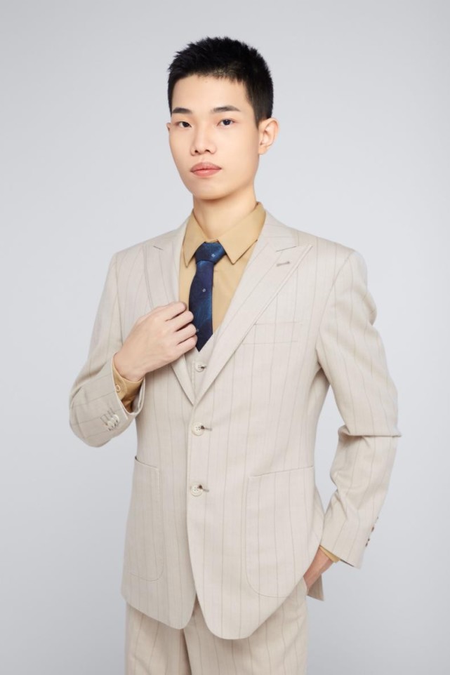 鲨鱼22岁生日化身团宠好友粉丝齐祝福这就是大主播的排面吗