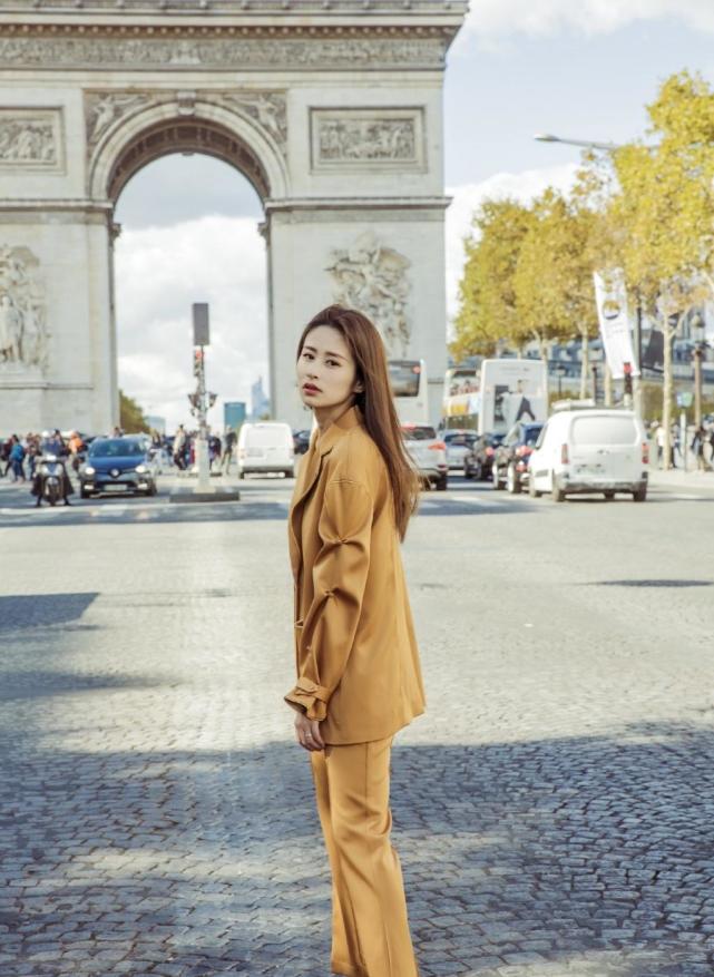 颖儿拥有圆脸任性一袭白色泡泡袖礼服少女感爆棚可甜可咸