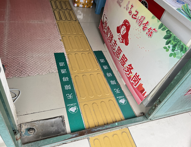 生活处处有温暖,贵阳一盲道直达电梯口,暖心设计值得点赞!