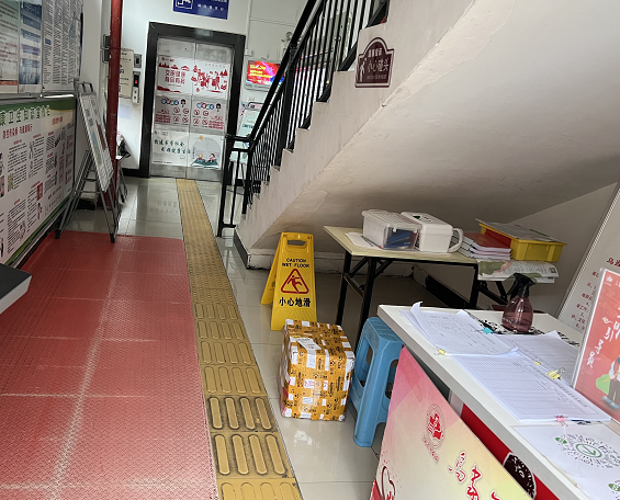 生活处处有温暖,贵阳一盲道直达电梯口,暖心设计值得点赞!