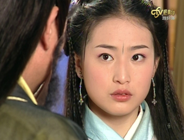 但很多人不知道的是,绿英这对cp的剧情是鲍逸琳和绿英的扮演者钱小豪