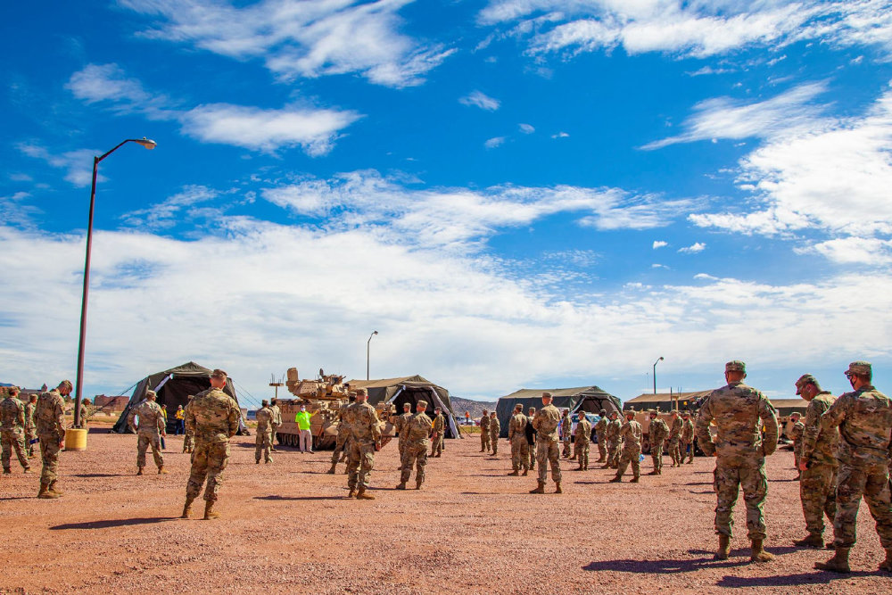 5000辆坦克启封 40万大军集结就位 抢建30个野战机场:誓言打击