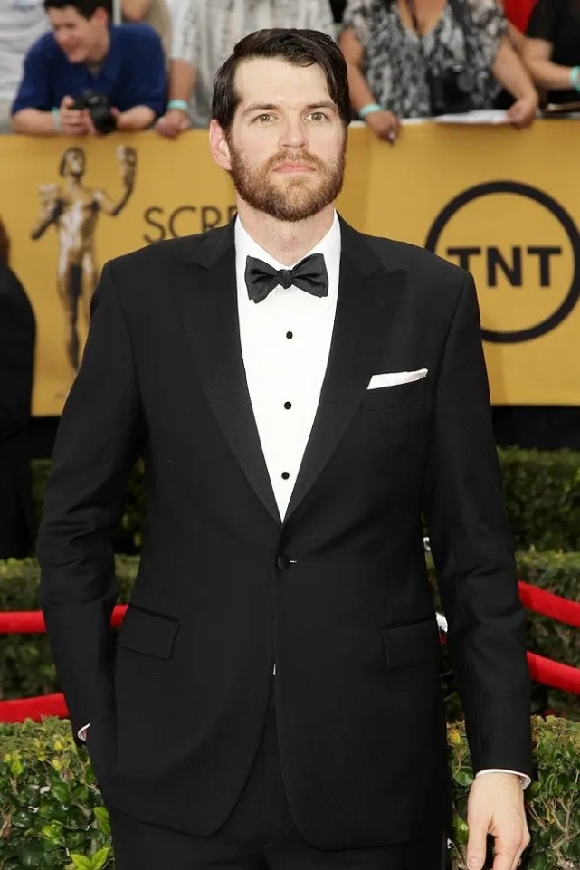 dan mazer执导,snl的编剧麦基·戴和streeter