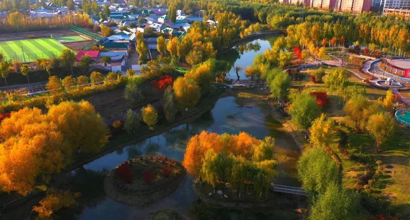 图说新疆伊宁市碧水环城秋色美