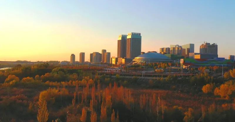图说新疆伊宁市碧水环城秋色美