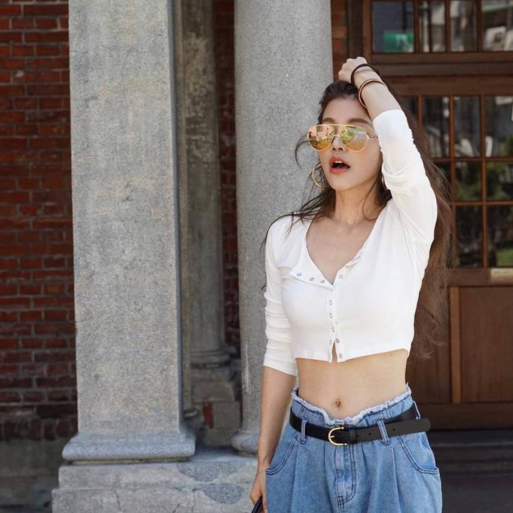 台湾小魔女许路儿45岁的人20多岁的颜冻龄的秘诀在于运动