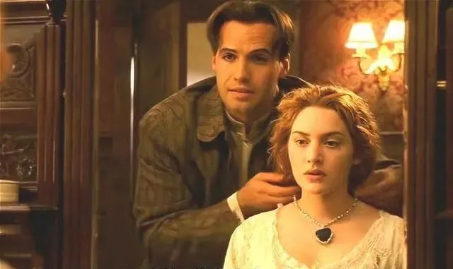 莫泊桑《项链》:一个人走向成熟的3个标志