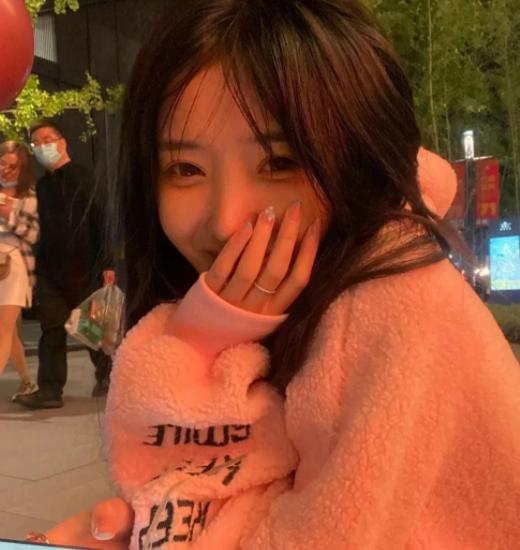 套路璐自曝身高体重,网友直呼"太瘦了",不开美颜更漂亮