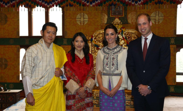 同病相怜不丹国王情人晒亲密照挑战王后泰国王后被贵妃抢风头