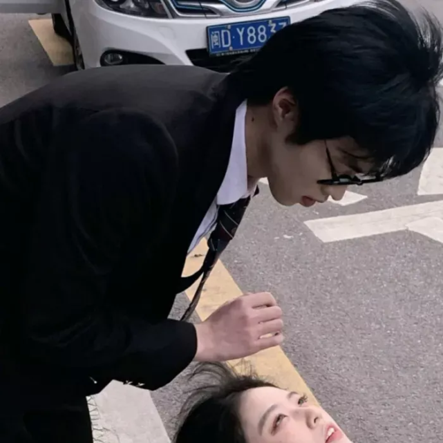 ins酷酷情头