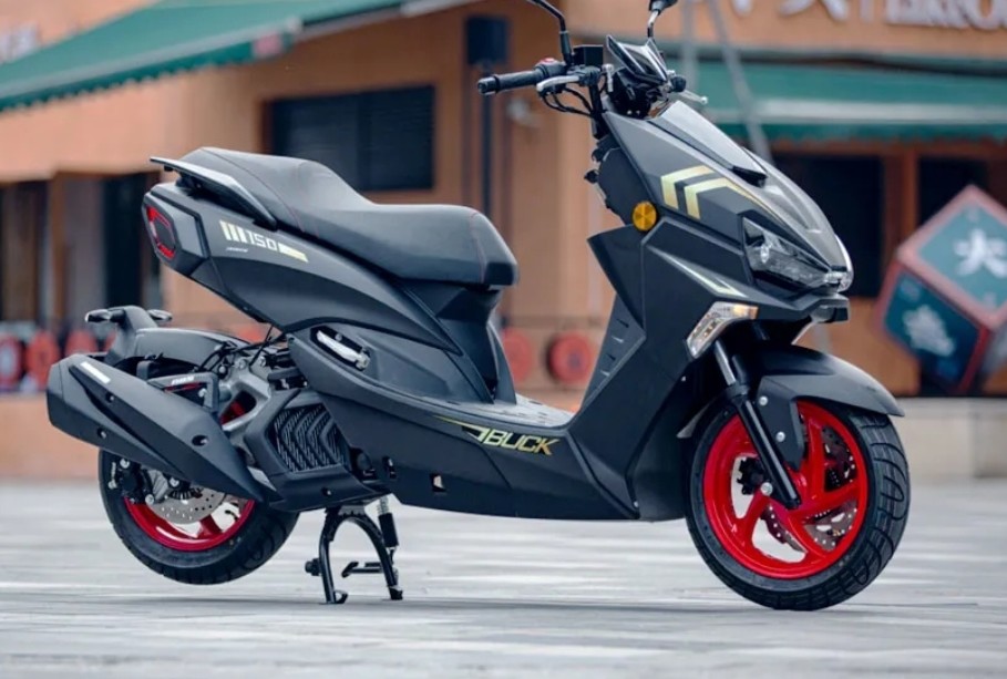 6万,试驾国产150运动踏板林海雄鹿:水冷,abs,极速108km_腾讯新闻