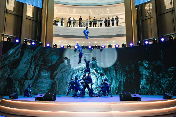 世界级文化宝藏太阳马戏亮相上海港汇恒隆广场丨近身上演展现沉浸式绮