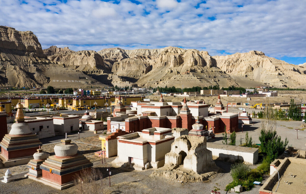 札达县,就位于阿里地区最重要的交通干线219国道上.