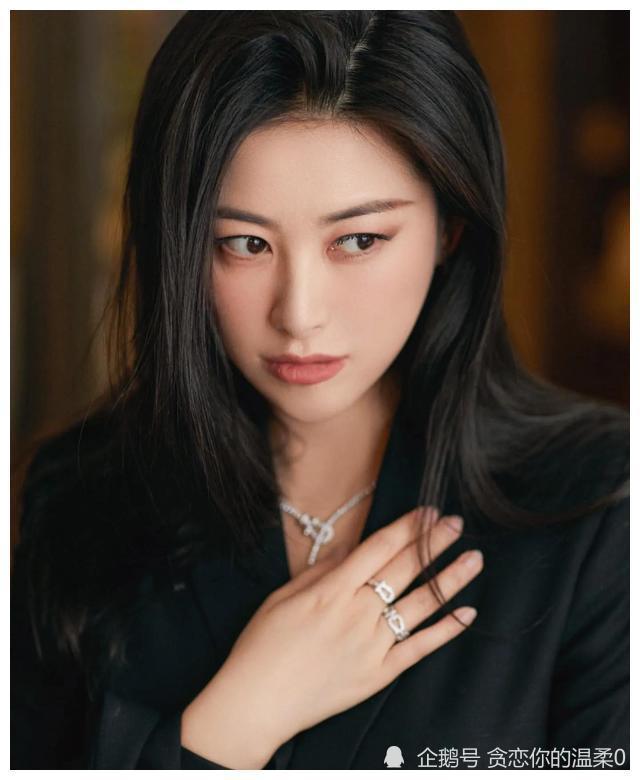 《名利场》女星-朱珠