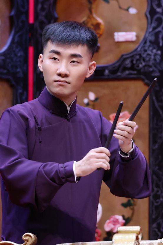 德云社陶阳晒自拍照,帅气造型引网友热议,郭德纲再也不会损他了