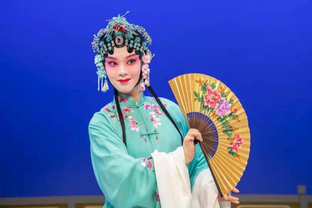 杜丽娘柳梦梅"年方二八",这版昆曲《牡丹亭》青春逼人_腾讯新闻