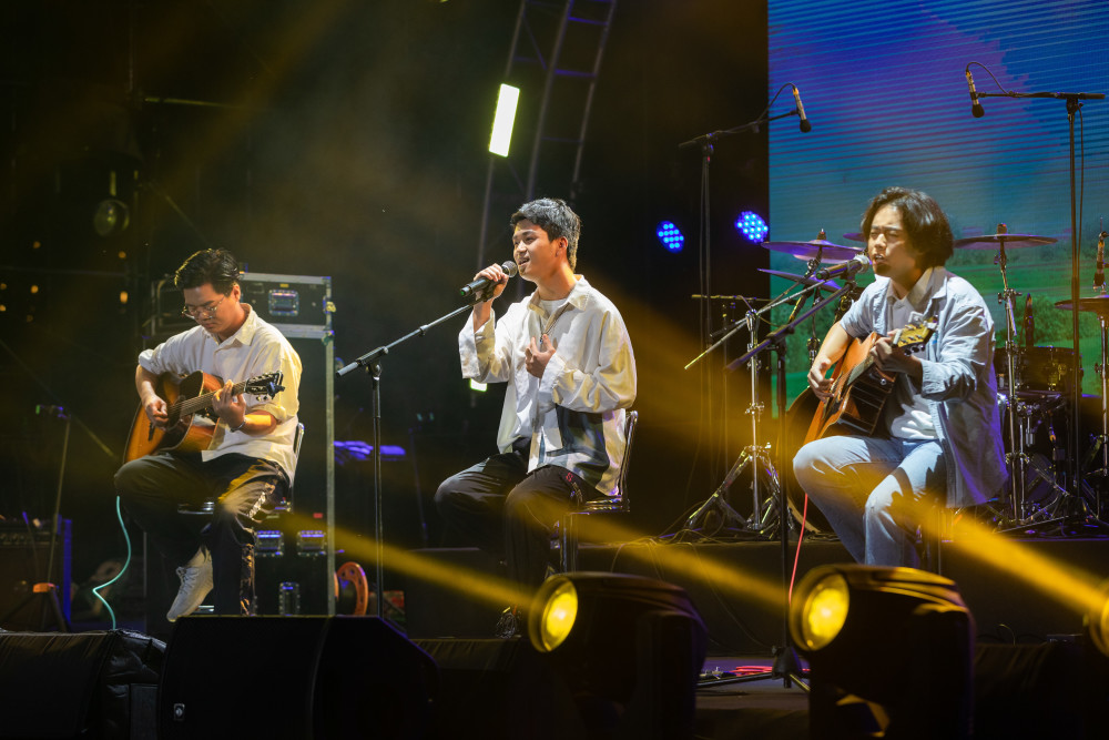 民谣大赛决赛暨三龙湾音乐盛典"在佛山新城滨河景观带公园青青舞台