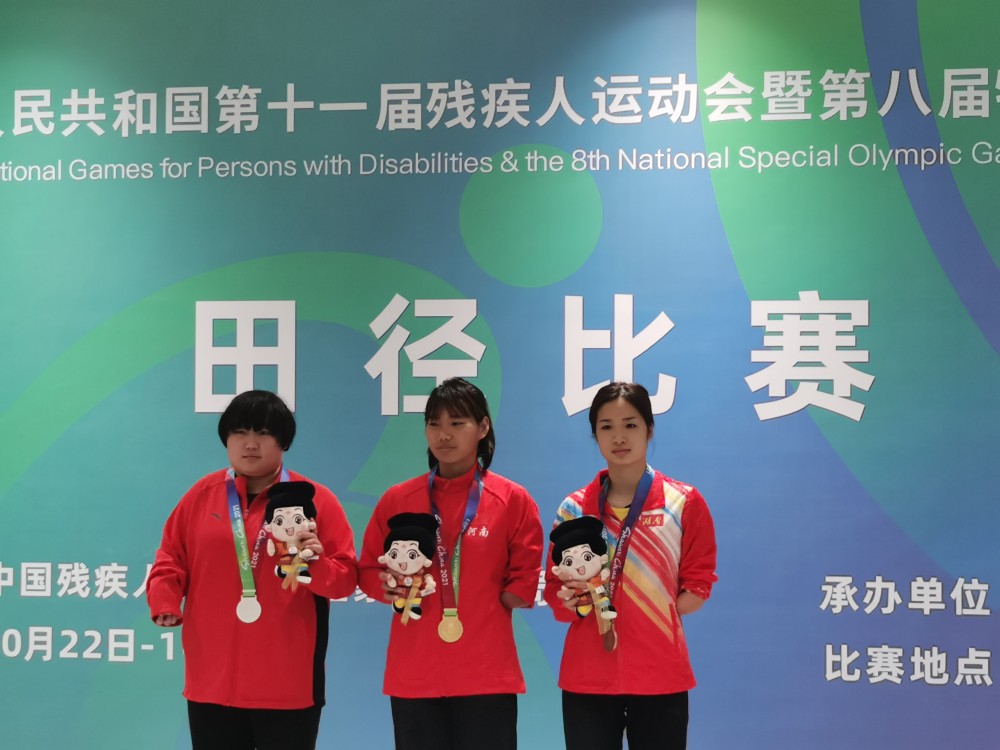 又添一金河南队张佳敏在女子铁饼f46级决赛中夺冠