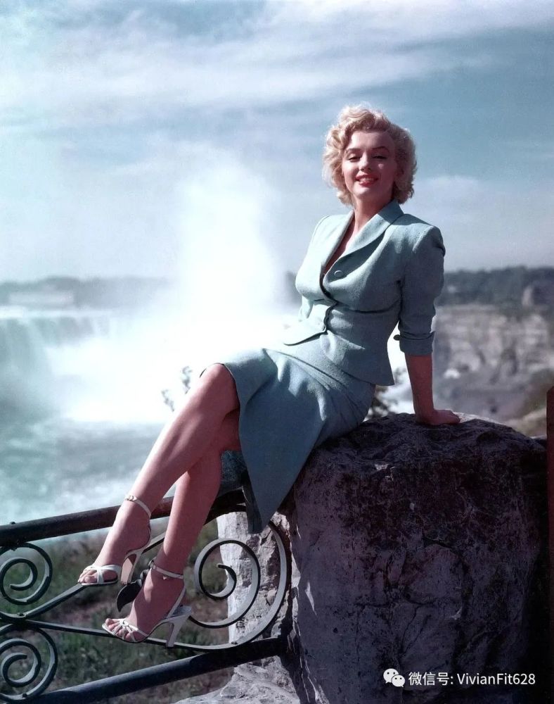 玛丽莲梦露有多时髦一件铅笔裙穿出多种风情惊艳了整个时尚圈