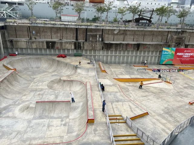 黄浦滨江滑板公园图片