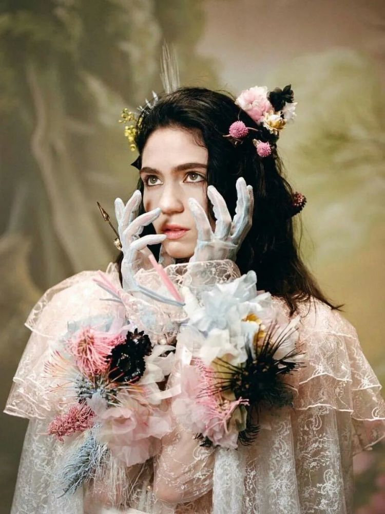 与特斯拉ceo半分居后她坐在大街上看起了马克思的小红书