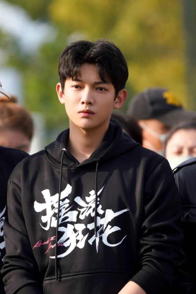 他能否在音乐中找到自我呢,期待逐步成长的李彬彬.预祝