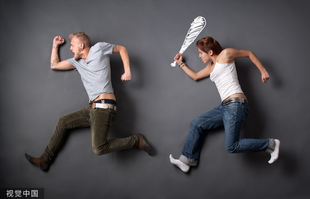 心理学解梦梦见被人追赶跑不快潜意识里在表达什么