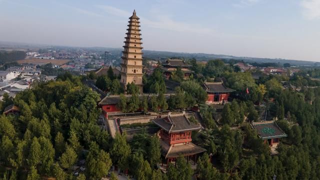 這座塔同北京天壇的迴音壁,河南寶輪寺塔,重慶潼南區大佛寺內的