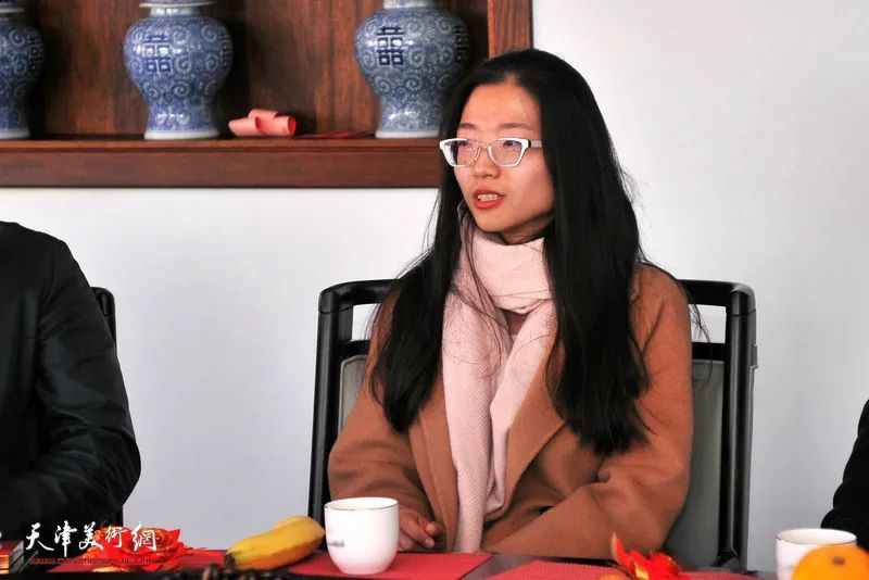 赵培君老师在"青少年书画教育与发展论坛"发言.